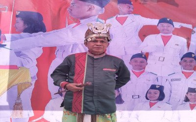 Sop Raja Miomafo Kefetoran Timur Mengapreseasi Jalannya Upacara HUT RI ke-79 di SMARTA